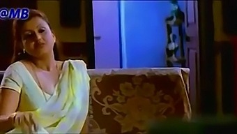 Indian Aunty With Big Tits And Hotness