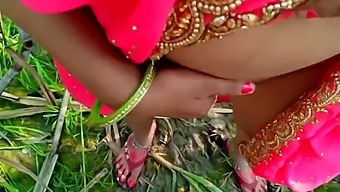 Desi Bhabhi Enjoys Outdoor Sex In The Farm Fields